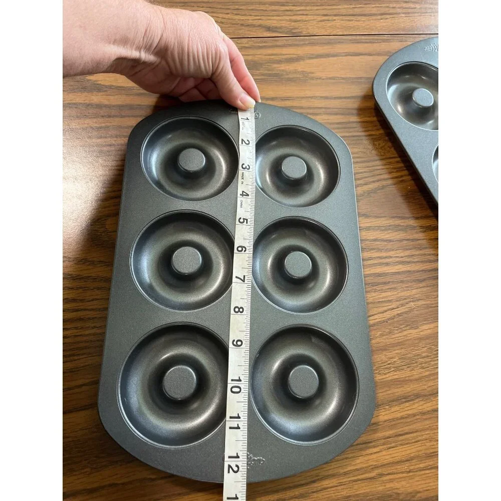Wilton 6 cavity doughnut bagel pan set of two